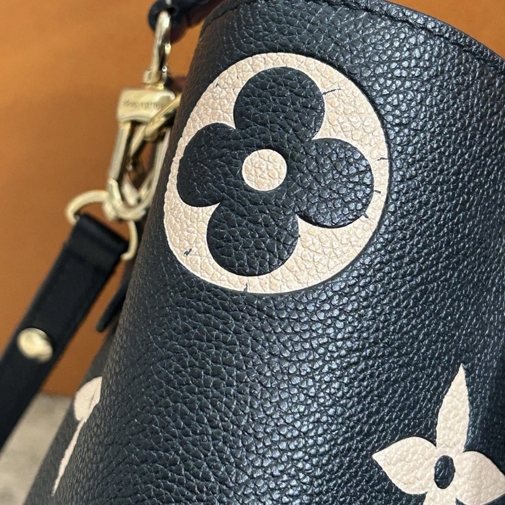 Louis Vuitton Black Bucket Shoulder Bag with Ivory Monogram - Picture 3 of 12